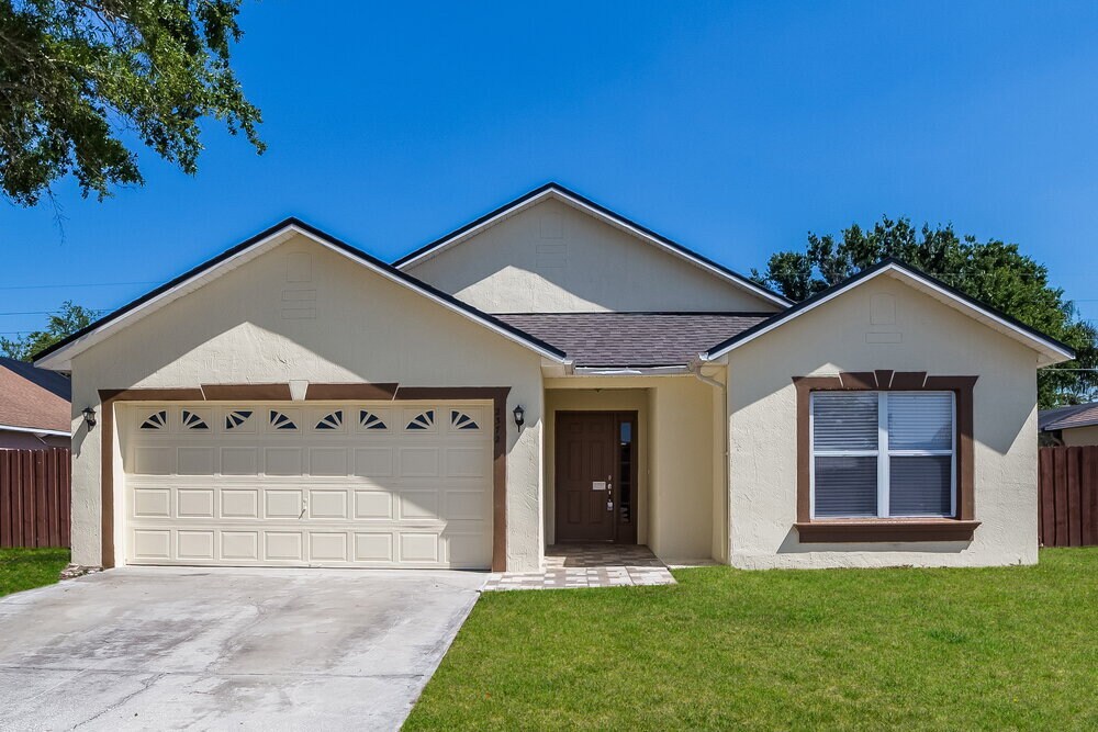 Primary Photo - 2372 Queenswood Cir