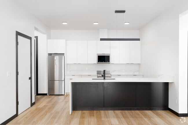 2BR, 2BA - 1054SF - Kitchen - Midtown Centre Apartments