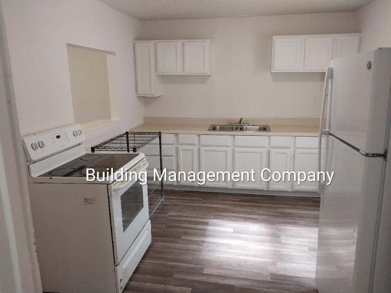 Building Photo - 4325 Garfield Ave