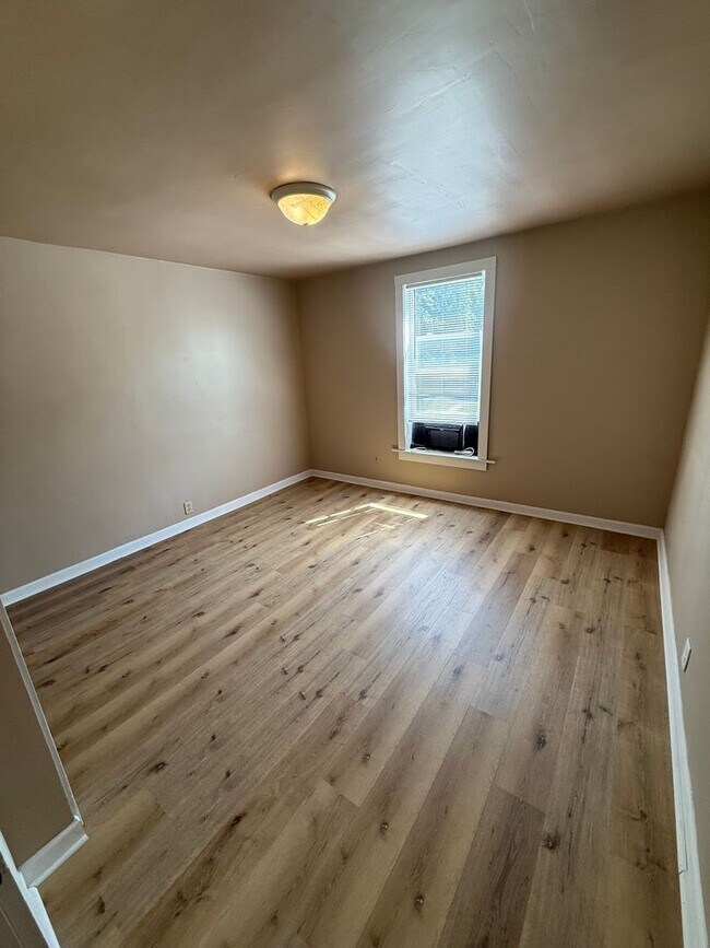 Foto del edificio - 1157 W Elliott Ave