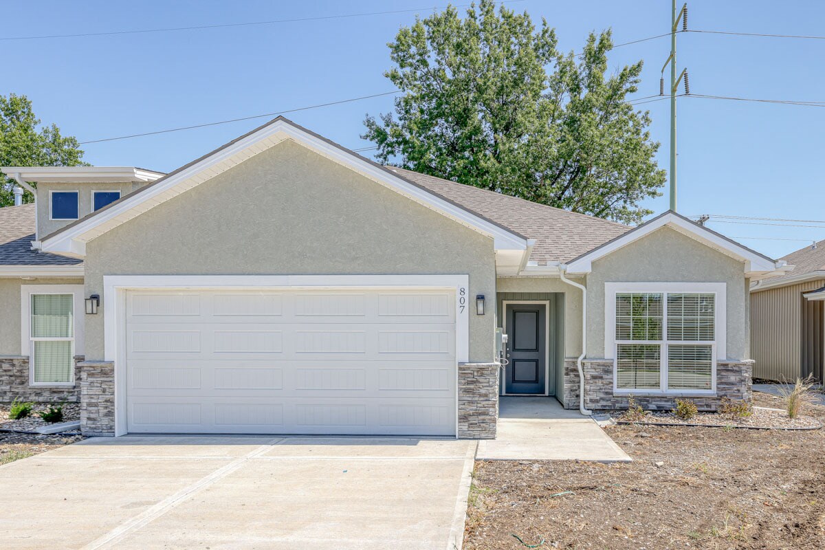 862 S Hemlock St, Gardner, KS 66030 House Rental in