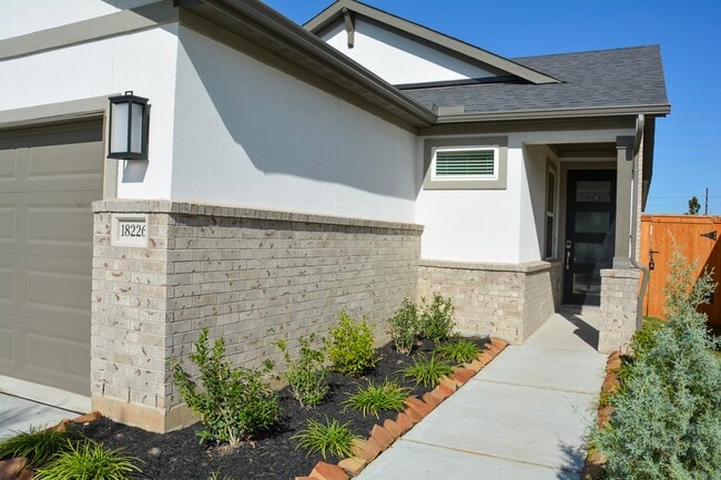 Building Photo - 18226 Flora Grv Dr