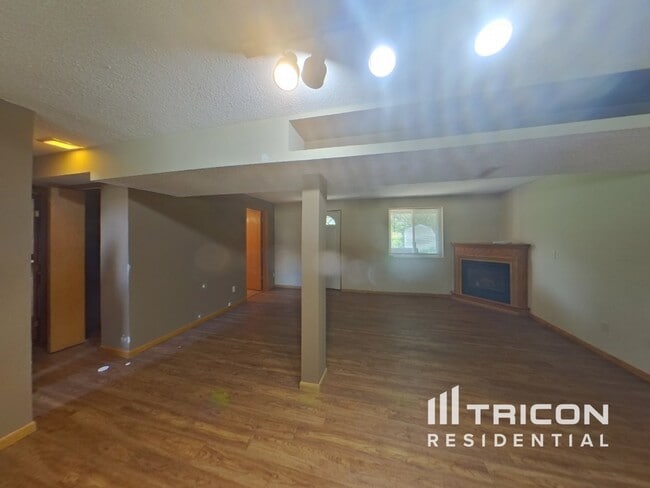 Building Photo - 2660 Roth Pl