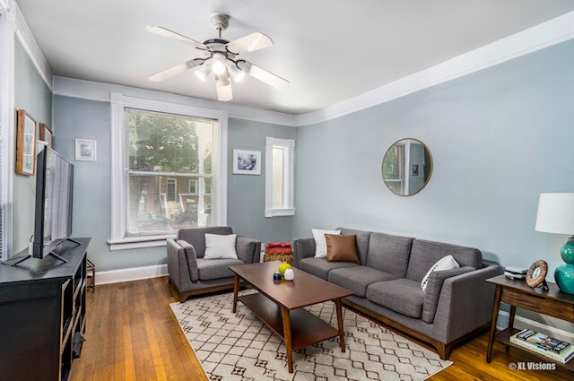 Foto del edificio - 1636 N Claremont Ave