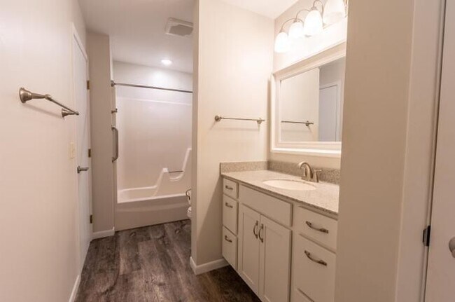 Foto del edificio - 1433 Lookout Valley Ct