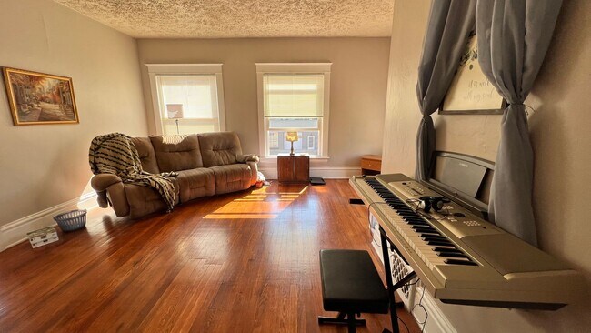 Foto del edificio - 1211 Bridge St NW