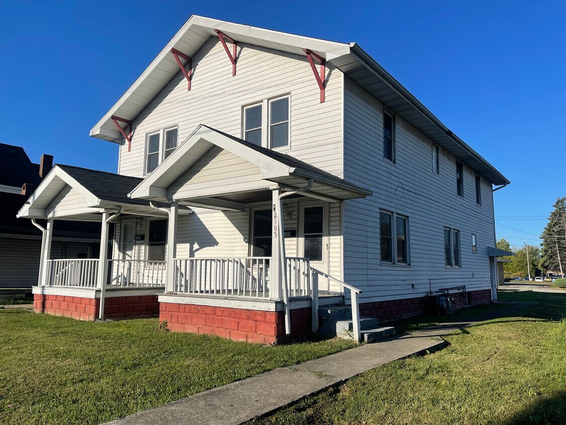 2105 Central Ave, Anderson, IN 46016 Townhome Rentals in Anderson IN