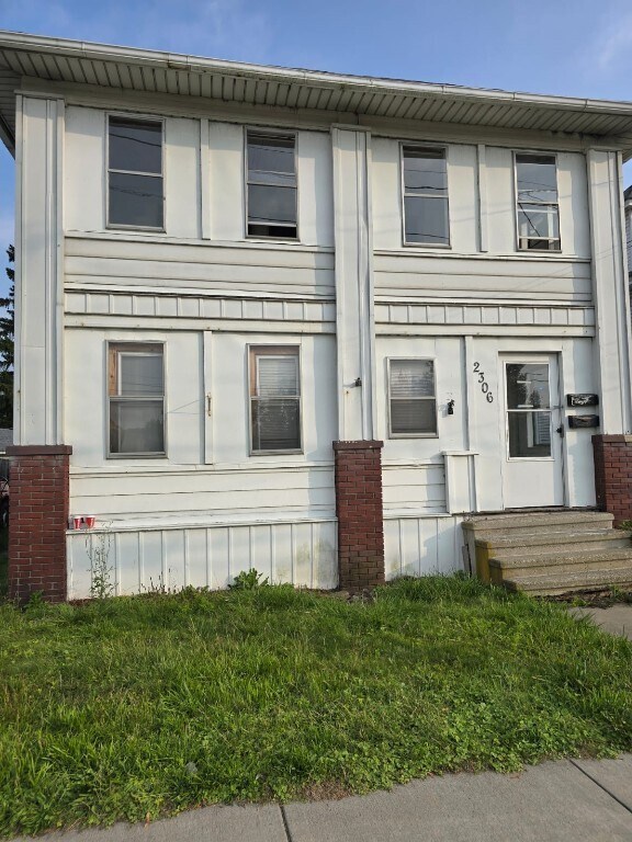 Building Photo - 2306 E Main St