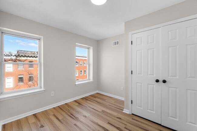 Foto del edificio - 2032 E Baltimore St