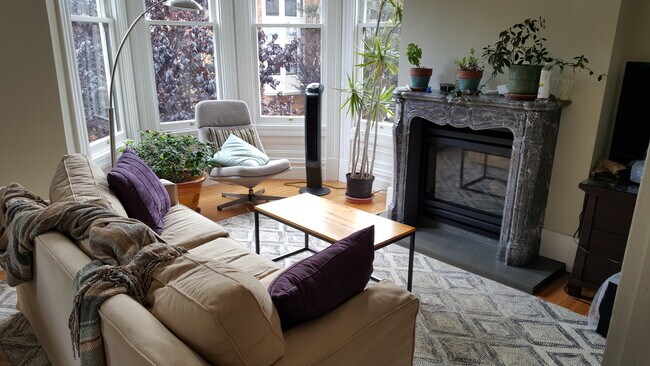 Building Photo - SPACIOUS AND BRIGHT 2 BEDROOM FLAT IN PARN...