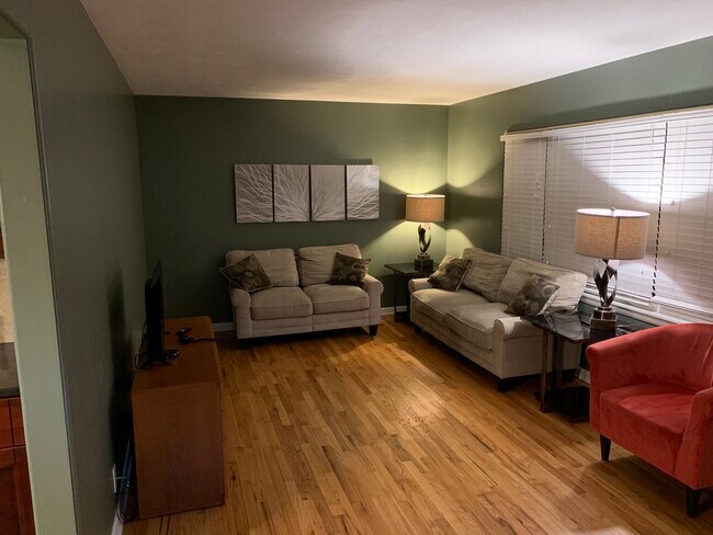 Foto del edificio - 1921 N 67th St