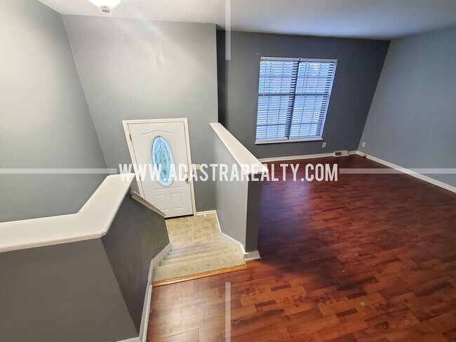 Building Photo - Beautiful Shawnee Home-AVAILABLE in JUNE!!