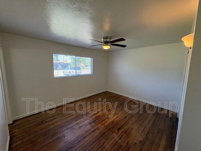 Foto del edificio - 4327 W School Ave