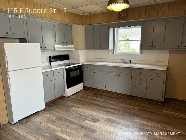 Building Photo - Available Now- 2 bedroom 1 bathroom in Coa...