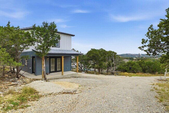 Foto del edificio - 1571 Lakeshore Dr