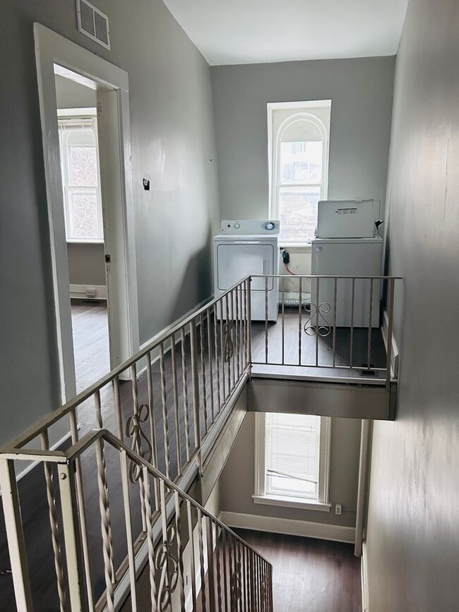 Foto del edificio - 1737 Madison St