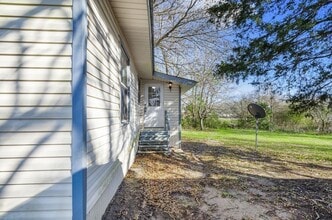 Building Photo - 472 E Main St