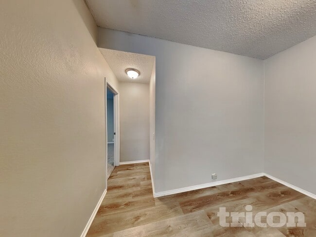 Building Photo - 7005 Bridlewood Dr