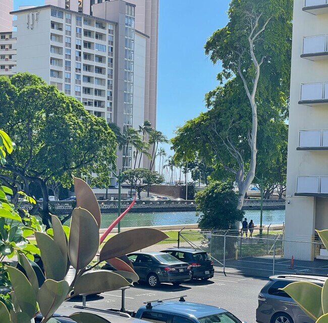 Building Photo - 1868 Kahakai Dr