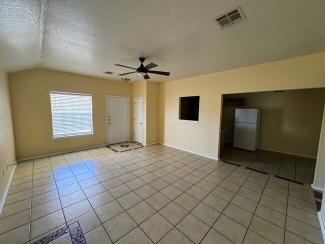 Building Photo - 2801 Alma Dr
