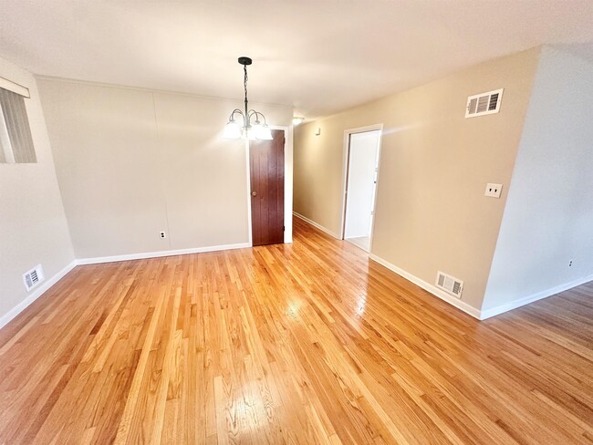 Building Photo - 588 Avenue A