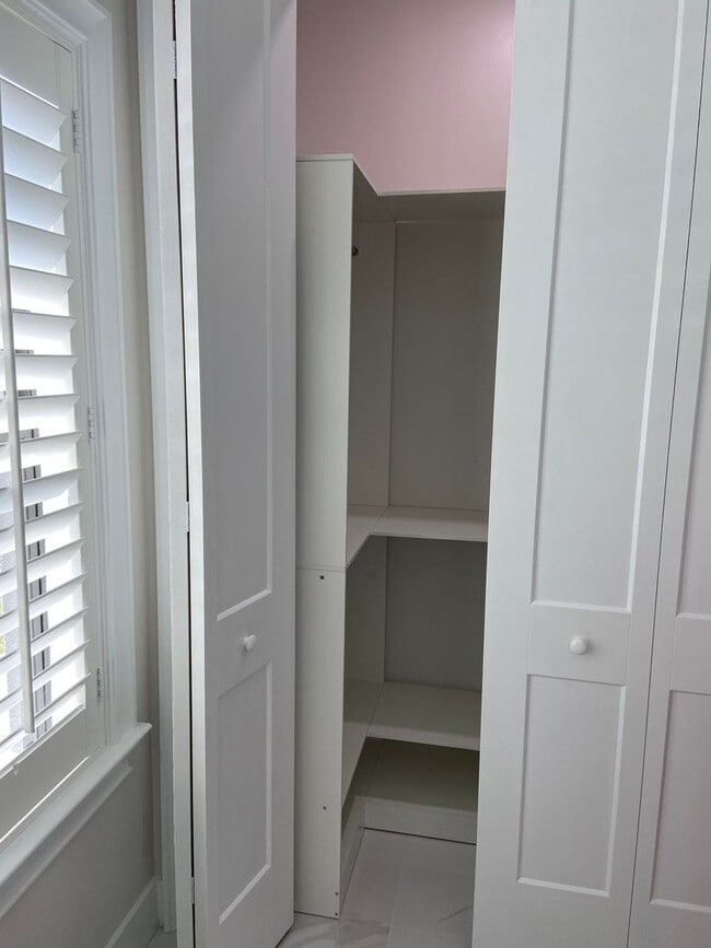 Foto del edificio - 3677 37th Ave NE