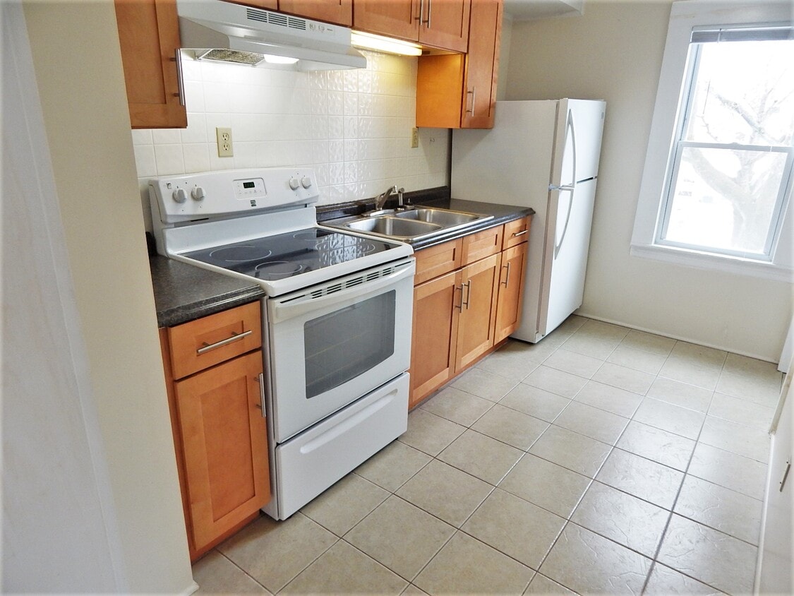 Primary Photo - 109 W Chestnut St