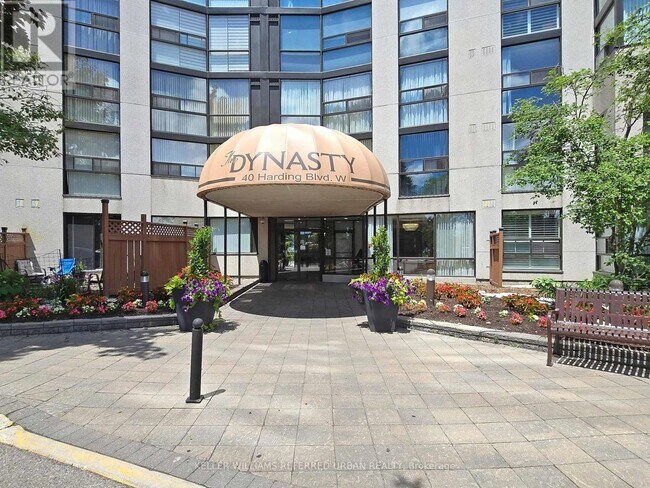 Photo du bâtiment - 40 Harding Blvd W