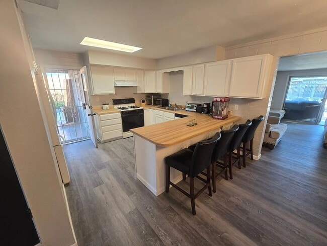 Building Photo - 6864 E Mary Dr