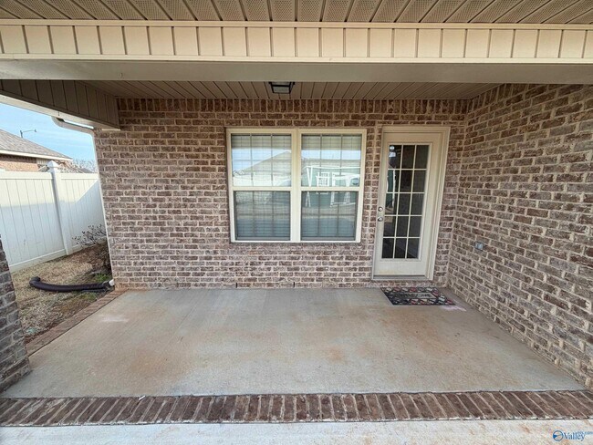 Building Photo - 8 Easy St