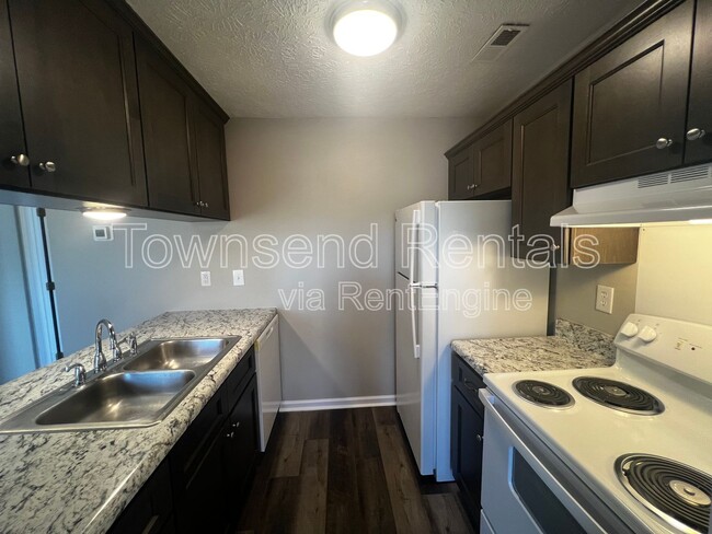 Building Photo - 1409 Ireland Dr