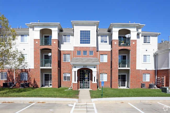 Building - Polo Club