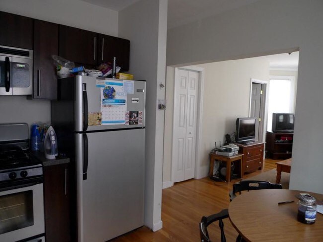 Building Photo - 838 Parker St