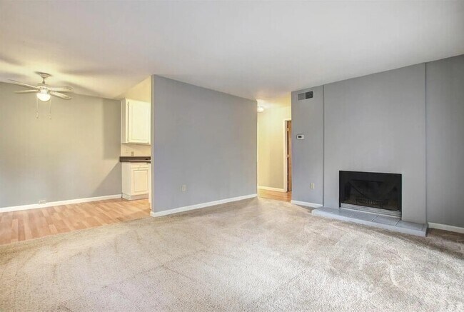 Foto del edificio - 886 Woodside Ln E