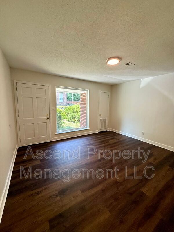 Foto del edificio - 3341 Pinewood Ave