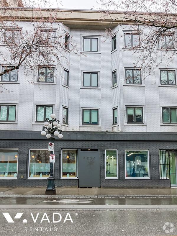 Building Photo - 370 Carrall St