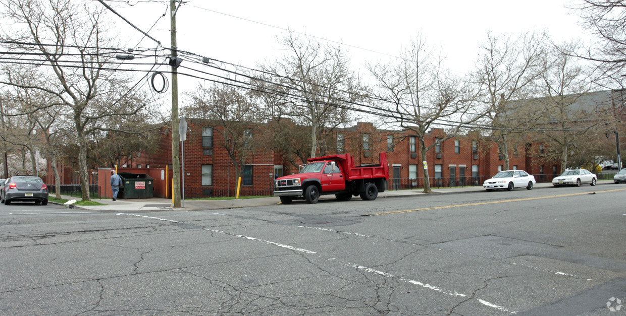 Building Photo - Norfolk Square Apartments