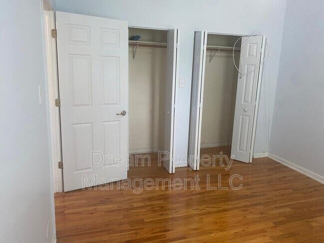 Building Photo - 1305 E 71st Pl