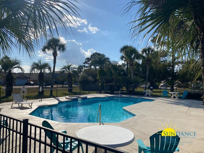 Building Photo - Gated Community with a community pool!