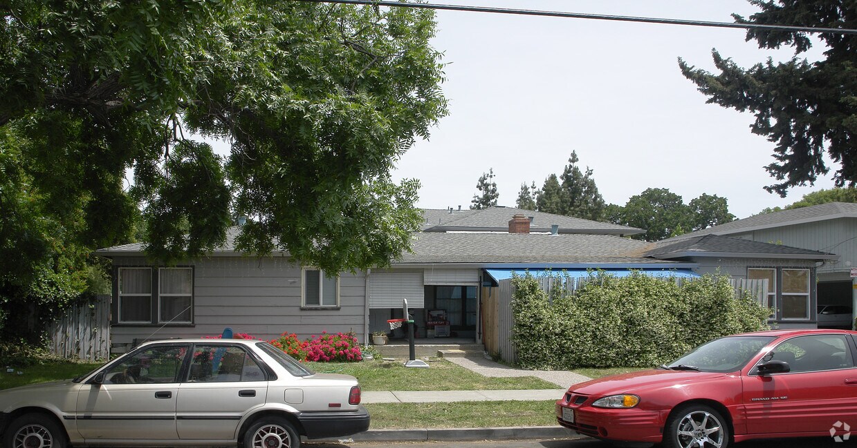 Building Photo - Cambridge Pines