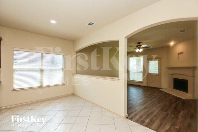 Building Photo - 1013 Jodie Dr