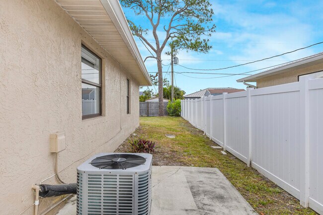 Foto del edificio - 1168 SE Clifton Ln