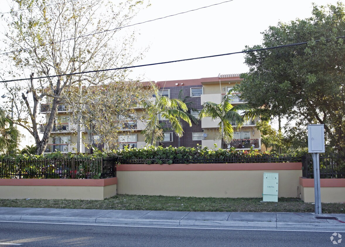 Foto del edificio - Futura Manor Apartments