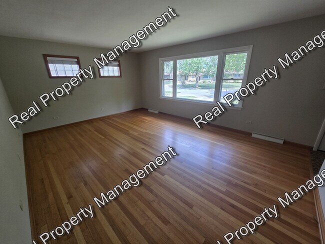 Foto del edificio - Three Bedroom Ranch