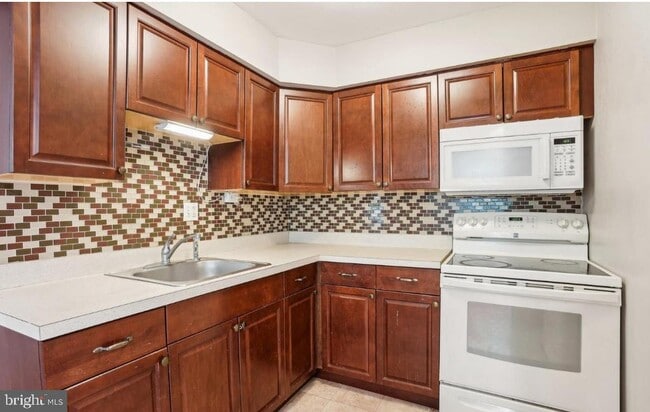 Building Photo - 1100 Tyson Ave