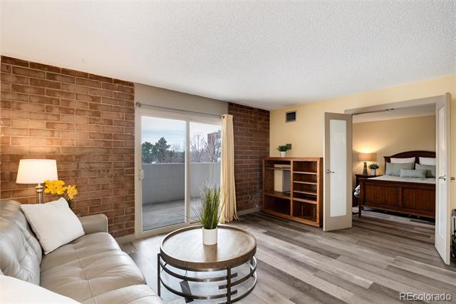 Foto del edificio - 2880 S Locust St