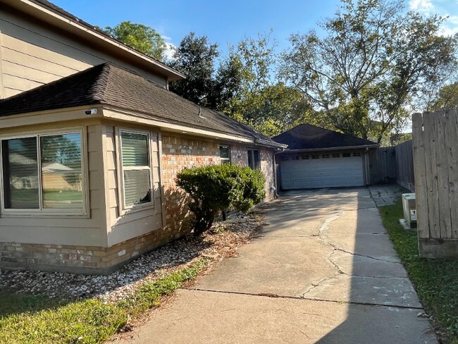 Foto del edificio - 14111 Wickersham Ln
