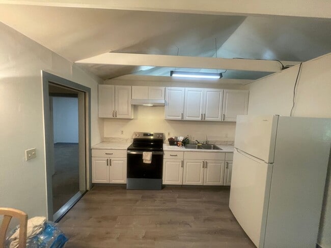 Building Photo - Cute Ranch style 3 bedroom home on an acre!