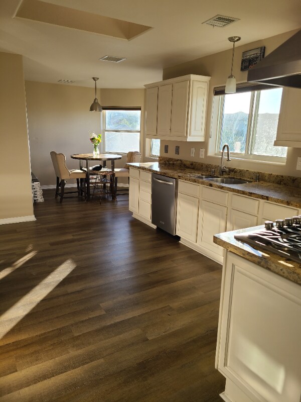 Building Photo - 1395 Sierry Peaks Dr