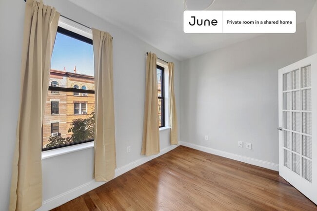 Building Photo - Private bedroom in 4 bed/1 bath Home